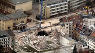 Das eingestürzte Kölner Stadtarchiv aus der Luft betrachtet.