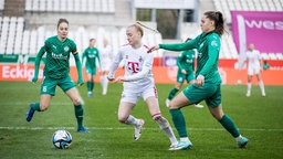 Die Essenerinnen Jacqueline Meißner (l.) und Lilli Purtscheller im Duell mit der Kölnerin Anna Gerhardt.