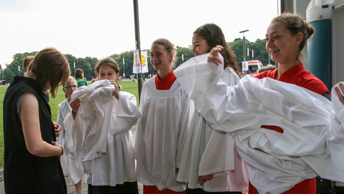 Teilnehmer an dem Abschlussgottesdienst im RheinEnergiestadion