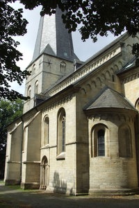 Altes Schätzchen mit leicht krummem Turm