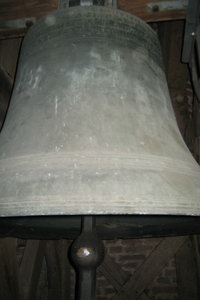 Große Glocke mit schwerem Klöppel