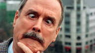 Der britische Schauspieler John Cleese beim Grimassenschneiden