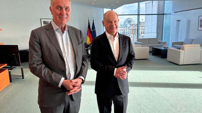 Olaf Scholz (SPD) und Stephan Lamby im Büro des Bundeskanzlers