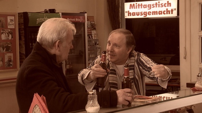 Dittsche und Stammgast Knuthartmann im Imbiss