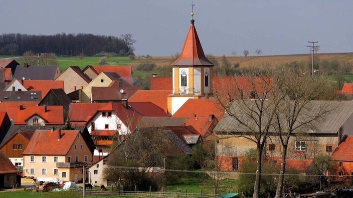 Dorf mit Kirche