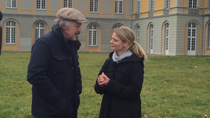 Wolfgang Niedecken und Anja Backhaus stehen an der Hofgartenwiese