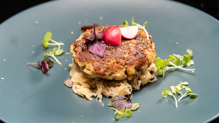 Tiroler „Kaspressknödel“ mit Sauerkraut