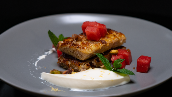 Arme Ritter mit Frischkäsecreme, Preiselbeeren & Pistazien 