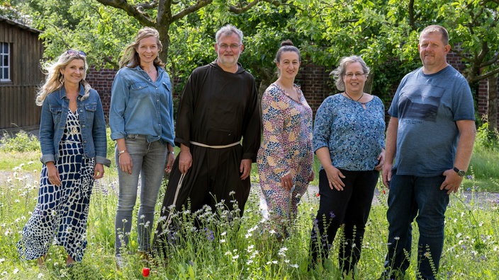 Die Teilnehmer:innen 2023: Alexandra Straßburger, Caro Schulte-Bisping, Bruder Bernd, Nabila Pelz, Ursula Altmoos, Frank Fröhlich (v.l.n.r.)