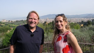 Spitzenkoch Björn Freitag und Reiseexpertin Tamina Kallert in Florenz, Blick über die Stadt.