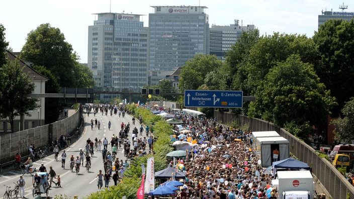 Straßenfest auf der A 40