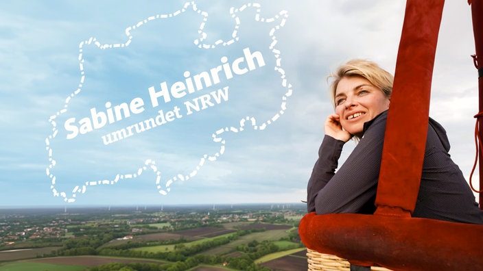 Sabine Heinrich in einem Fesselballon über einer Landschaft, dazu eine Grafik mit dem Umriss von NRW und dem Sendungstitel 