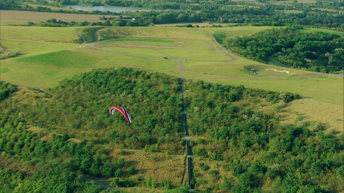 Gleitschirmfliegerin