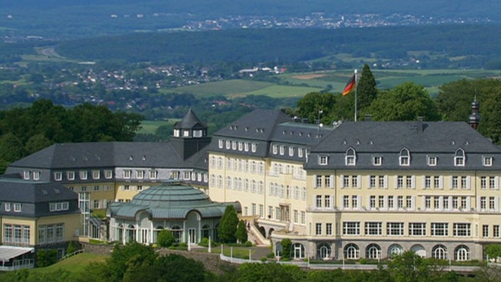 Blick auf den Petersberg mit dem ehemaligen Gästehaus der Bundesrepublik