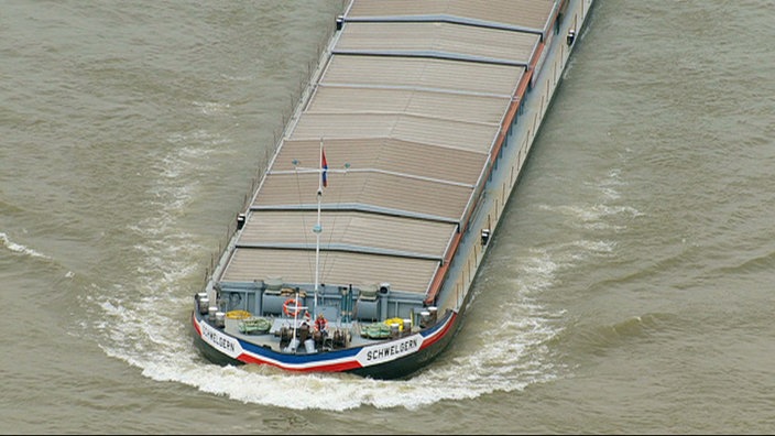 Binnenschiff auf dem Rhein