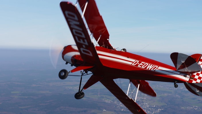 Historisches Flugzeug in der Luft