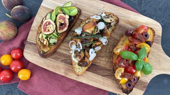 Dreierlei Bruschetta mit Tomaten, Feigen und Pfifferlingen