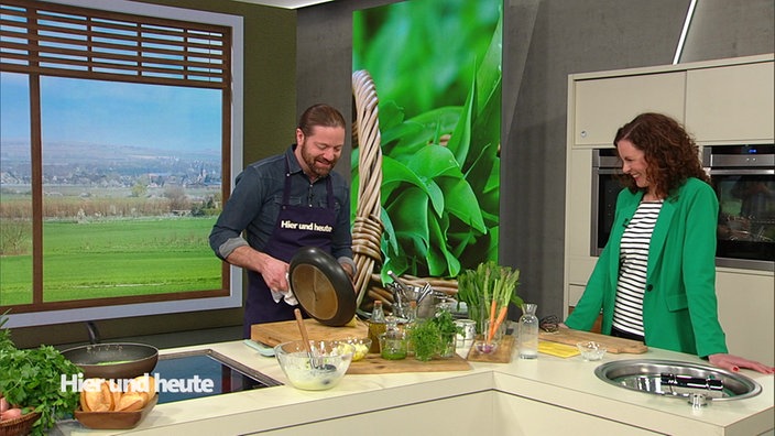 Olaf Baumeister und Anne Wilmes in der Hier und heute-Küche.