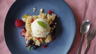 Beeren-Topfen-Crumble