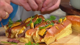 Brioche-Rolle mit mariniertem Rindersteak