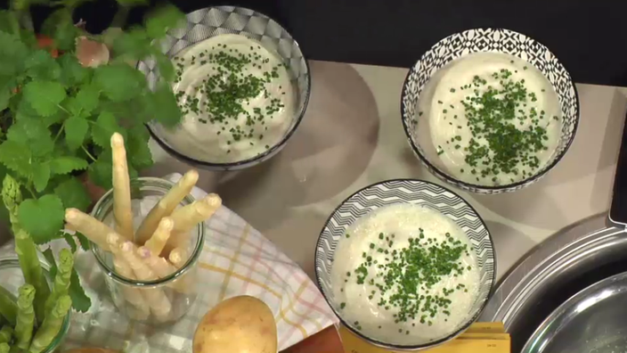 Espuma vom Spargel mit Eigelb, Wacholderschinken und Schnittlauch