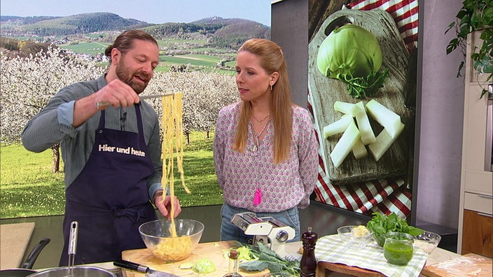 Olaf Baumeister und Miriam Lange in der Küche von Hier und heute