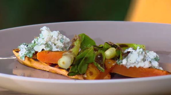 Gegrillte Süßkartoffeln mit Kräuter-Hüttenkäse