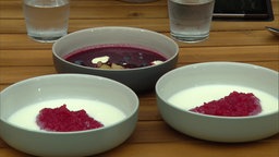 Blaubeersuppe und Johannisbeergrütze