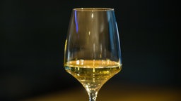 Ein Glas Weißwein