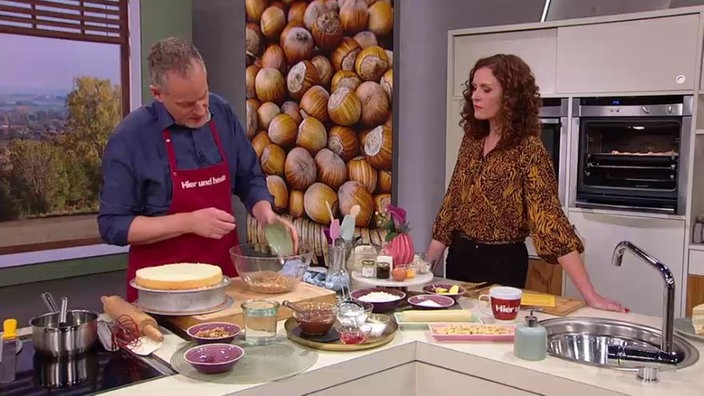 Marcel Seeger und Anne Willmes machen eine Nusstorte bei Hier und heute