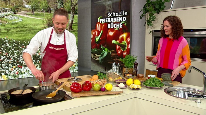 Geröstetes Brot mit Tahini-Dip und Paprika-Pfannengemüse