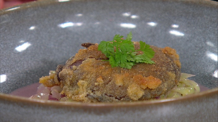 Pilzschnitzel mit rahmigem Spitzkohl