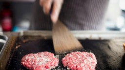 Burger-Patties auf dem Grill