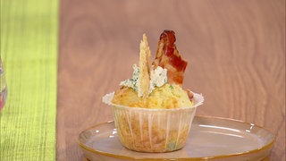 Speck-Käse-Muffins mit Frischkäse-Frosting