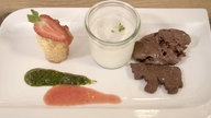 Menü von Anna Mölders: Panna cotta aus Büffelmilch mit süßem Basilikumpesto & Dessertvariationen