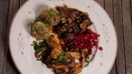 Gulasch mit Heimathäppchen Walnussknödel und Steinpilzen