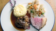 Tafelspitz und Roulade vom Wagyu-Ochsen mit Karotten-Kohlrabi-Gemüse und Kartoffelpüree