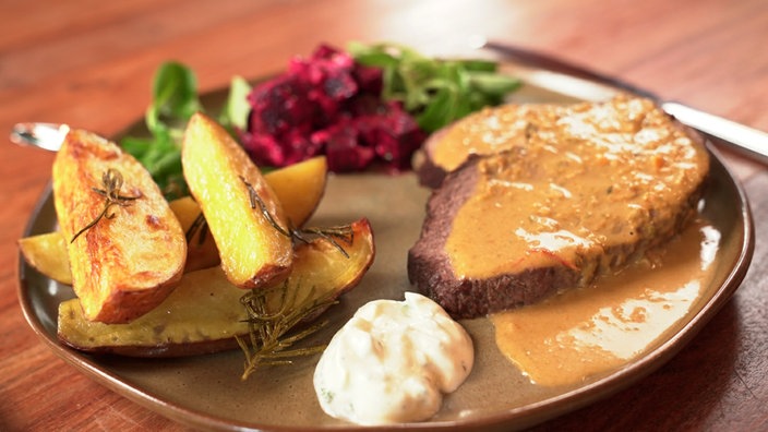 Falsches Filet mit Ofenkartoffeln und Roter Bete