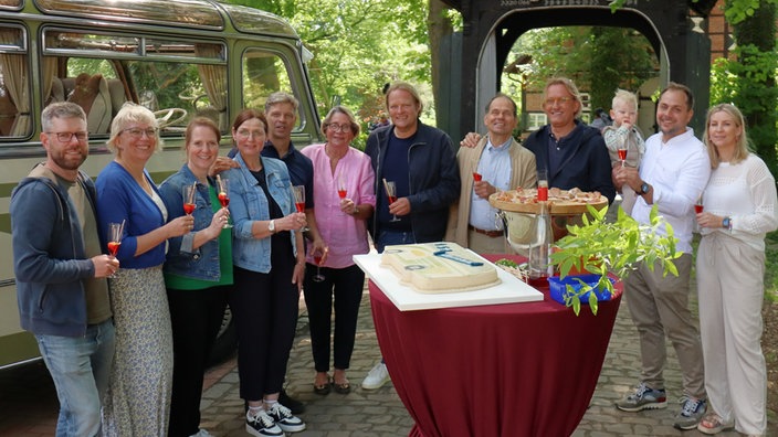 (v.l.n.r.  Christoph Bochröder, Christiane Thees, Andrea Strothlüke, Walburga Baumüller, Wolfgang Schiwy, Freya Erpenbeck, Björn Freitag, Ulrich Erpenbeck, Frank Buchholz, Henner Erpenbeck mit Sprößling, Annika Erpenbeck)