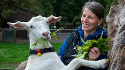 Sonja Girndt mit Ziege