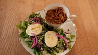 Stephie Bönnigers Gruß aus der Küche:  Pulled Chicken mit Salat. 