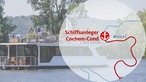 Karte mit Grafik "Schiffsanleger Cochem-Cond", im Hintergrund das Hausboot auf der Mosel. 