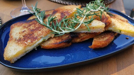 Toasties mit Soja-Tomatenchutney