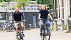 Frank Buchholz und Björn Freitag auf dem Fahhrad in Sneek. 