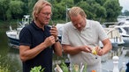 Frank Buchholz und  Björn Freitag in der Außen-Küche Bord.