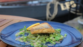 Bohnensalat mit Sauerkrautvinaigrette und gebratenem Zander 