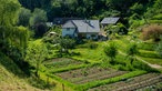 Blick auf das Haus und Gärten der Mucherwiese e. V. 