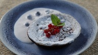 Clafoutis mit Johannisbeeren und geeister Beerencreme