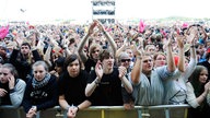 Publikum beim Aerea4 Festival 2011 applaudiert vor der Bühne