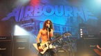 Der Airbourne Frontmann sieht furchterregend aus.